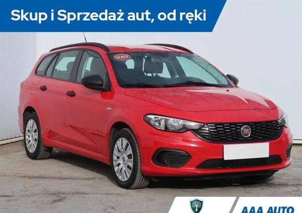 Fiat Tipo cena 41501 przebieg: 128674, rok produkcji 2018 z Skoki małe 232